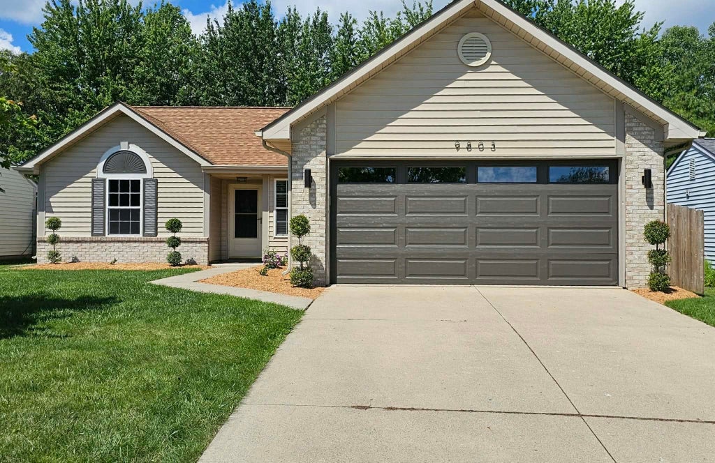 Photo of 9803 Lima Meadow Run, Fort Wayne, IN 46825 (MLS # 202625042)