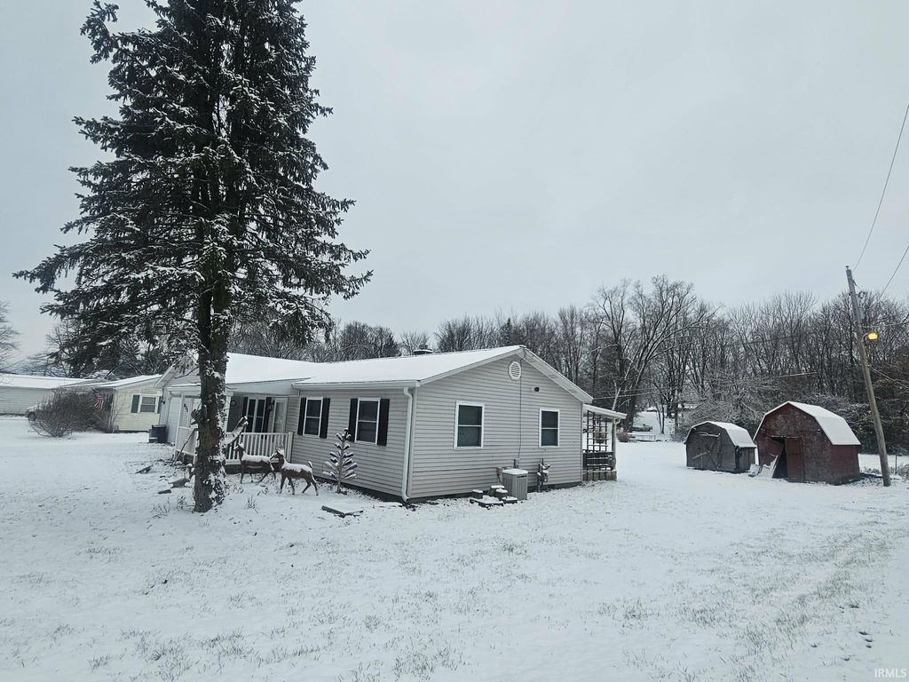 Photo of 911 Biddinger Lane, Washington, IN 47501 (MLS # 202547774)