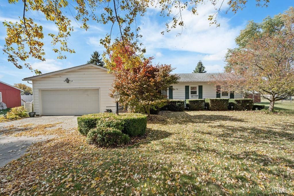 Photo of 611 Allen Drive, Sweetser, IN 46987 (MLS # 202547929)