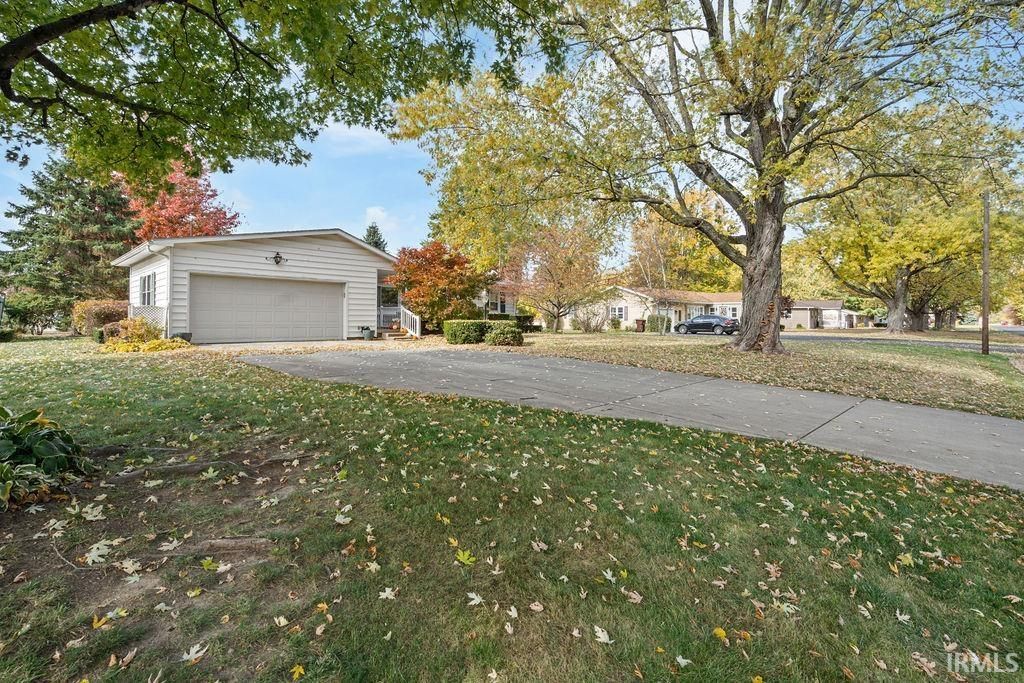 Photo of 611 Allen Drive, Sweetser, IN 46987 (MLS # 202547929)