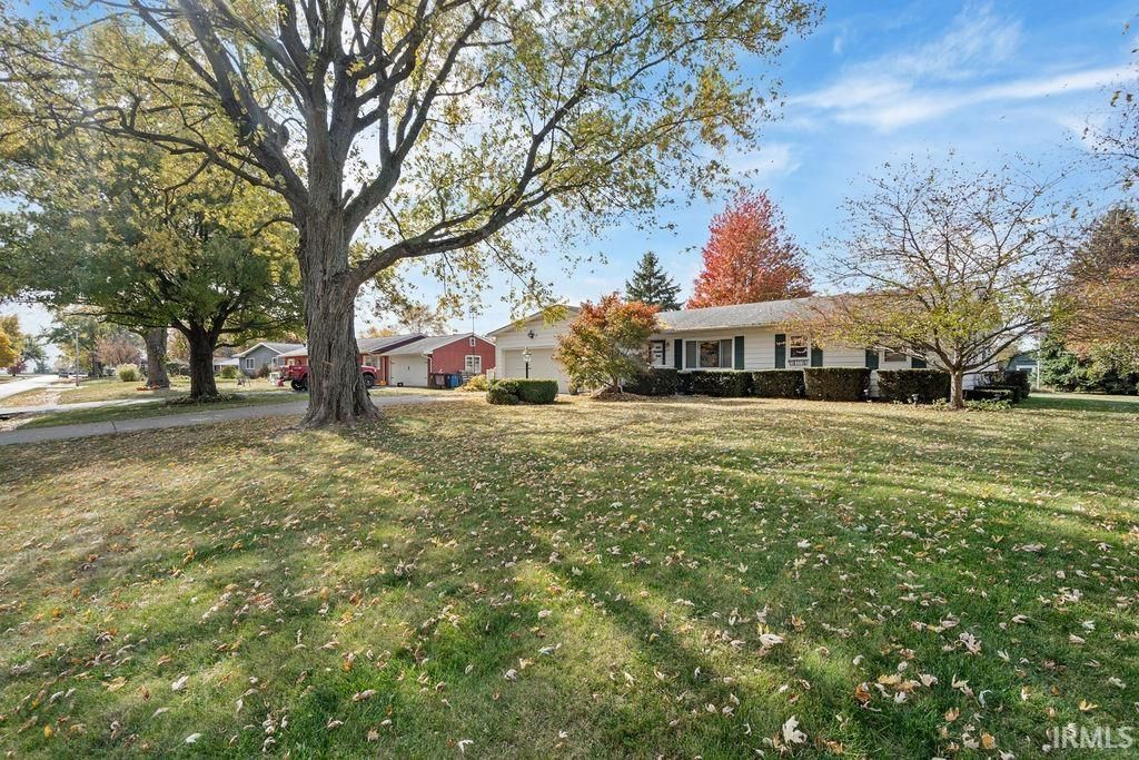 Photo of 611 Allen Drive, Sweetser, IN 46987 (MLS # 202547929)