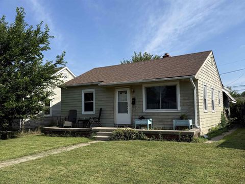 Photo of 1024 E WHEELER Street, Kokomo, IN 46902 (MLS # 202627304)