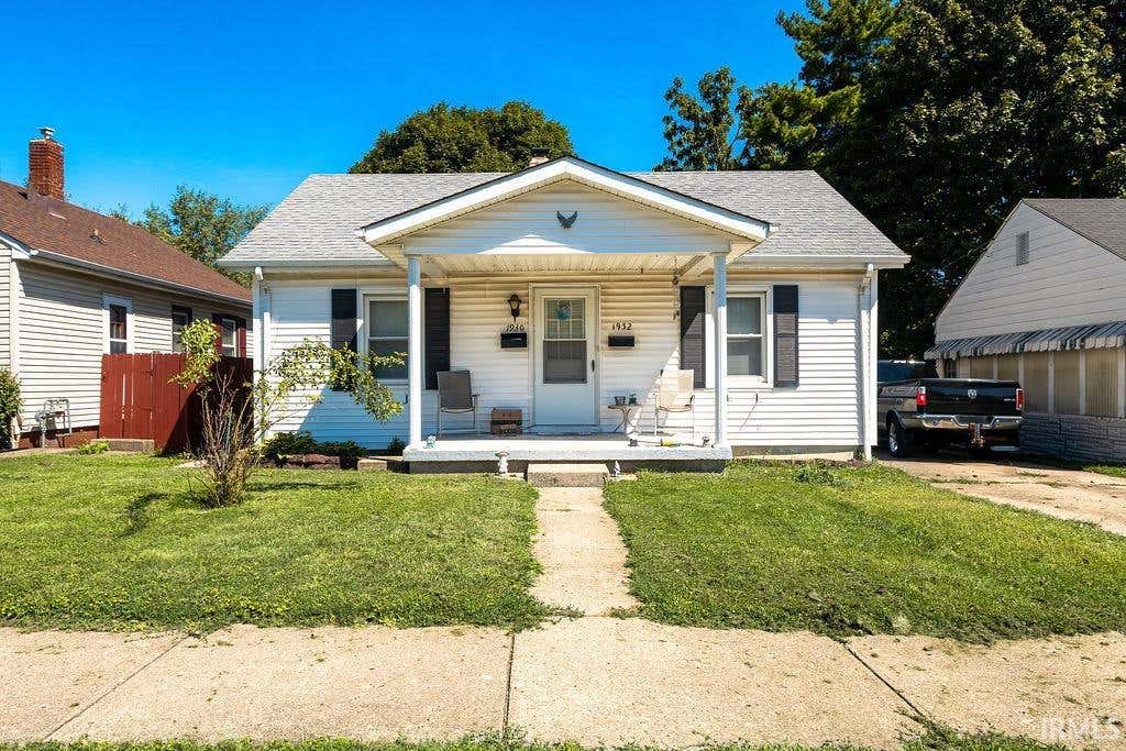Photo of 1930-1932 Fairmont Avenue, New Castle, IN 47362 (MLS # 202634358)