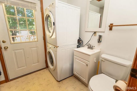 Tiny photo for 1930-1932 Fairmont Avenue, New Castle, IN 47362 (MLS # 202634358)
