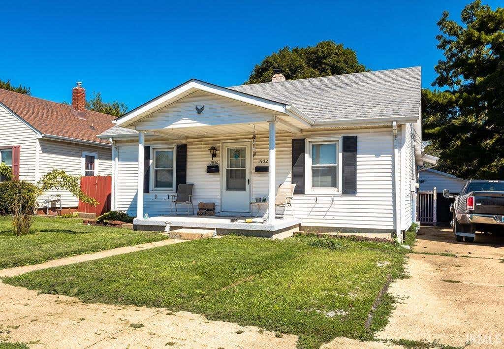Photo of 1930-1932 Fairmont Avenue, New Castle, IN 47362 (MLS # 202634358)