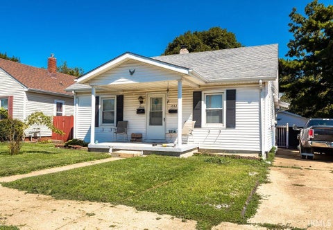 Tiny photo for 1930-1932 Fairmont Avenue, New Castle, IN 47362 (MLS # 202634358)