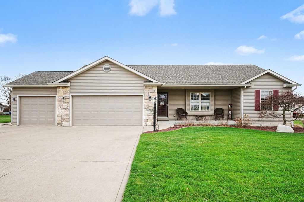 Photo of 18106 Montgomry Lane, Goshen, IN 46528 (MLS # 202612330)