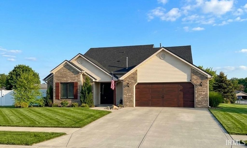 Photo of 2040 Willow Bend, Huntington, IN 46750 (MLS # 202615705)
