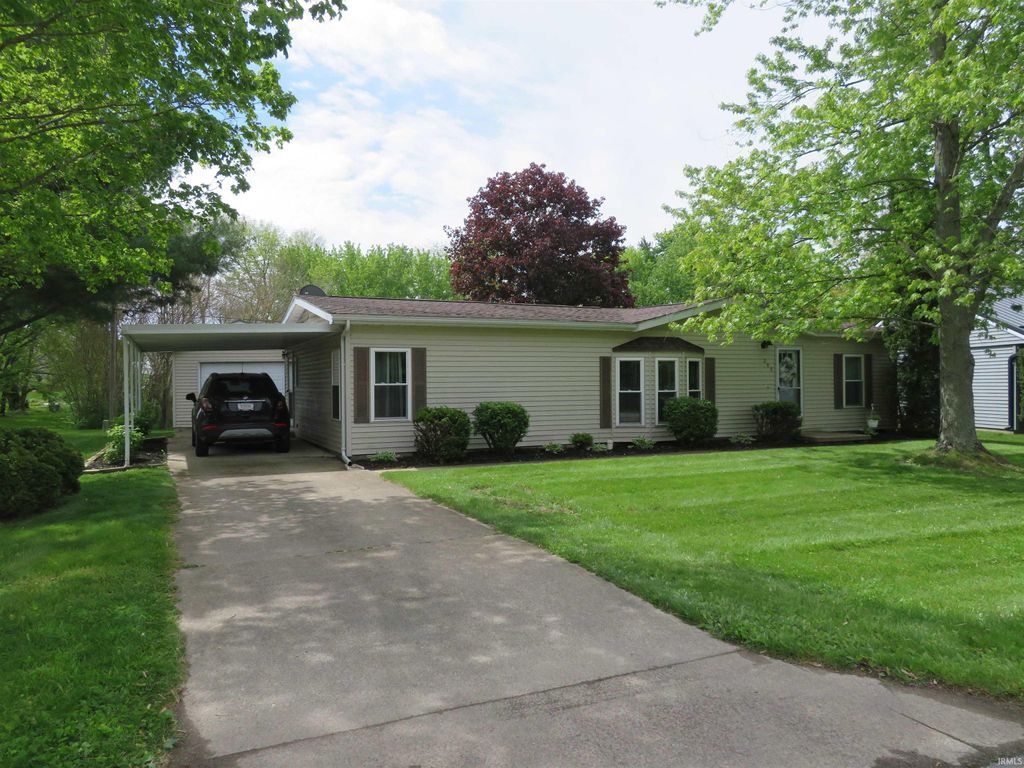 Photo of 208 W Pine Street, South Whitley, IN 46787 (MLS # 202616914)