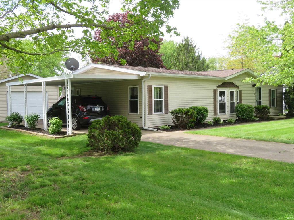Photo of 208 W Pine Street, South Whitley, IN 46787 (MLS # 202616914)