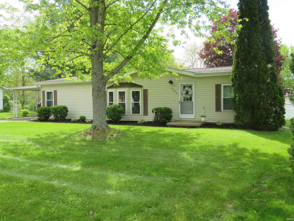 Photo of 208 W Pine Street, South Whitley, IN 46787 (MLS # 202616914)