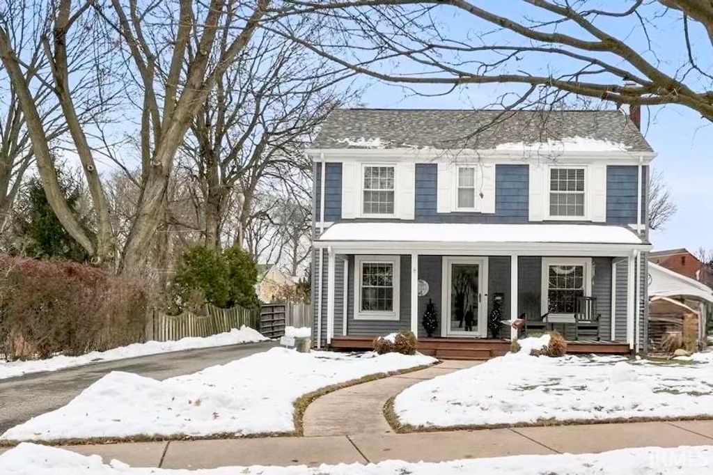 Photo of 1216 Maxine Drive, Fort Wayne, IN 46807 (MLS # 202548818)