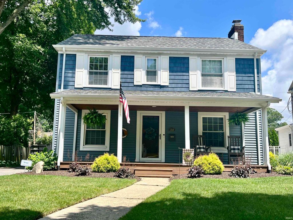 Photo of 1216 Maxine Drive, Fort Wayne, IN 46807 (MLS # 202548818)