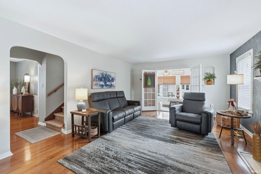 Photo of 1216 Maxine Drive, Fort Wayne, IN 46807 (MLS # 202548818)