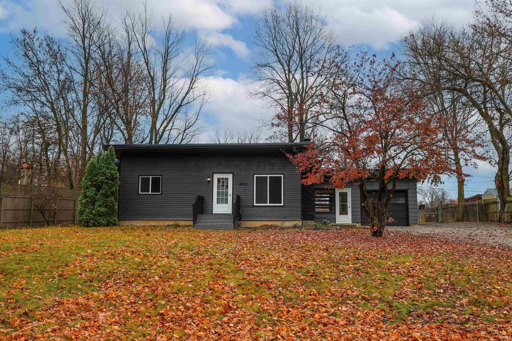 Photo of 4435 Lower Huntington Road, Fort Wayne, IN 46809 (MLS # 202547338)