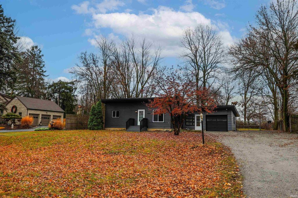 Photo of 4435 Lower Huntington Road, Fort Wayne, IN 46809 (MLS # 202547338)