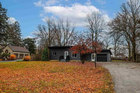 Photo of 4435 Lower Huntington Road, Fort Wayne, IN 46809 (MLS # 202547338)