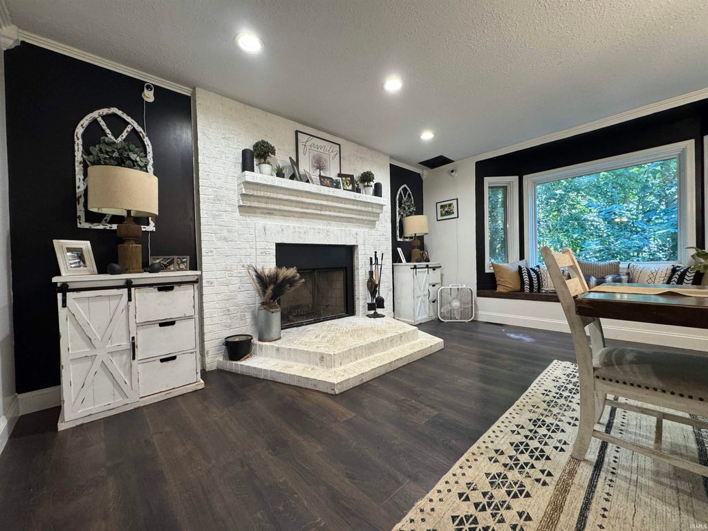 Photo of 1235 W Lakeview Drive, Peru, IN 46970 (MLS # 202636928)