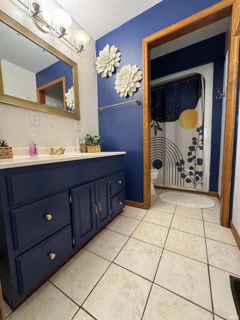 Tiny photo for 1235 W Lakeview Drive, Peru, IN 46970 (MLS # 202636928)