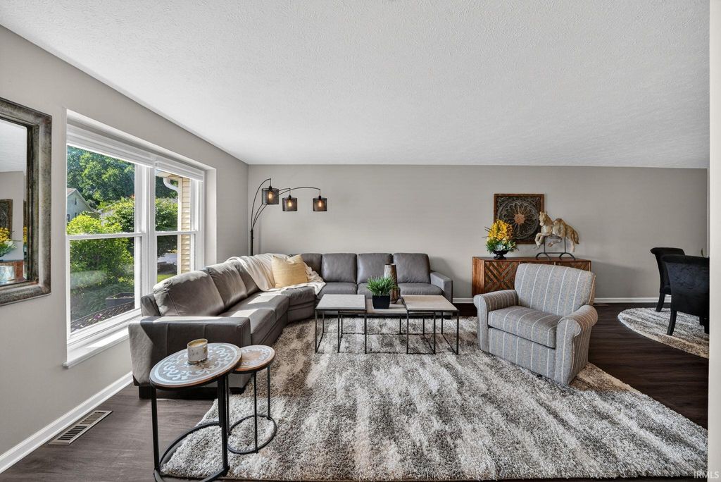 Photo of 2021 Poppy Court, Mishawaka, IN 46544 (MLS # 202622316)