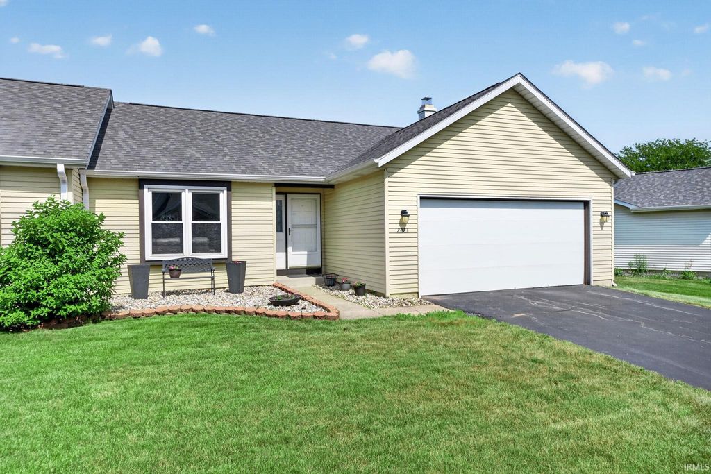 Photo of 2021 Poppy Court, Mishawaka, IN 46544 (MLS # 202622316)