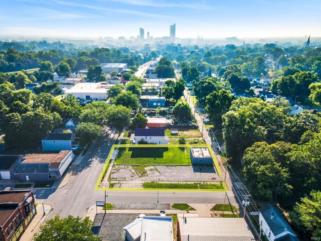 Photo of 1327 W Main Street #20/21, Fort Wayne, IN 46808 (MLS # 202602669)