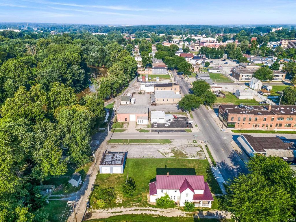 Photo of 1327 W Main Street #20/21, Fort Wayne, IN 46808 (MLS # 202602669)