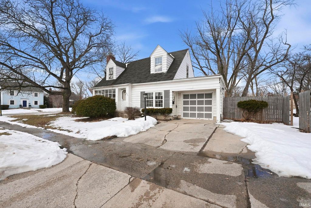 Photo of 4827 Arlington Avenue, Fort Wayne, IN 46807 (MLS # 202604429)