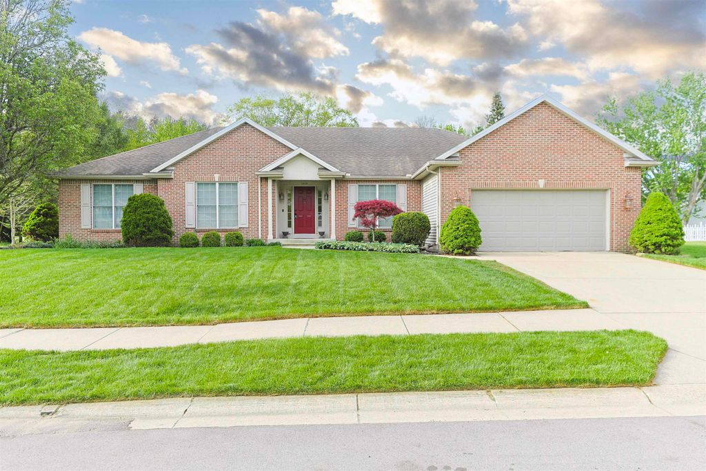 Photo of 1416 Stone Trail, South Bend, IN 46614 (MLS # 202616374)