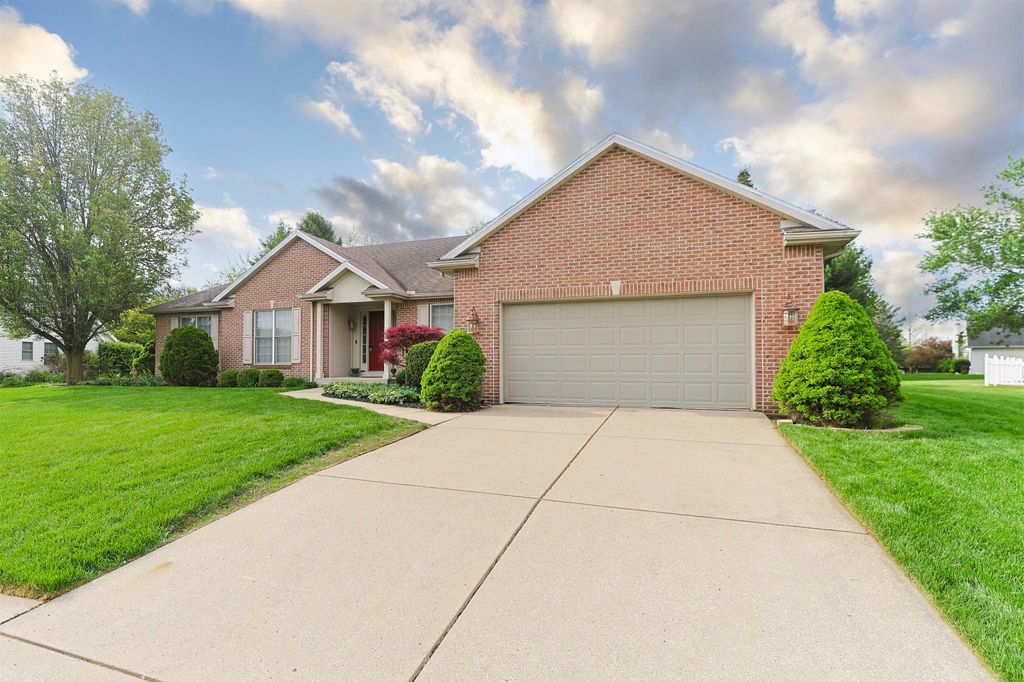 Photo of 1416 Stone Trail, South Bend, IN 46614 (MLS # 202616374)
