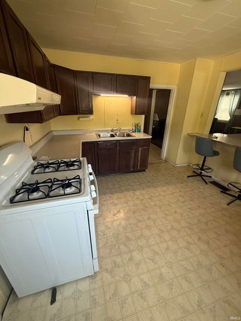 Tiny photo for 1601 Erie Avenue, Logansport, IN 46947 (MLS # 202521006)