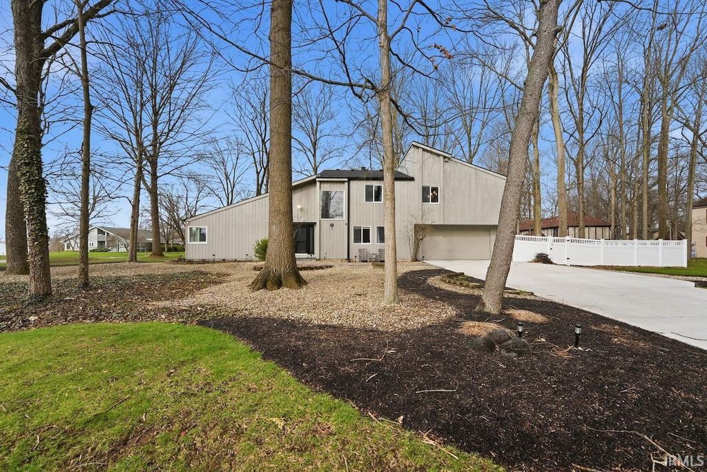 Photo of 4701 N Weir Drive, Muncie, IN 47304 (MLS # 202608728)