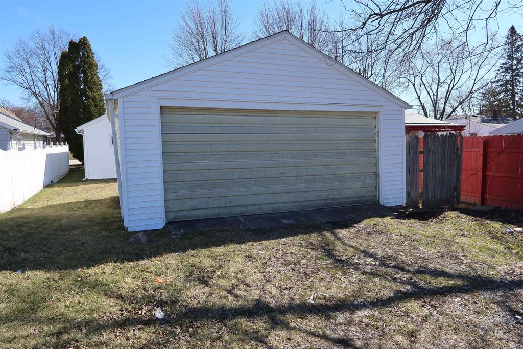 Photo of 4844 South Harrison Street, Fort Wayne, IN 46807 (MLS # 202608026)