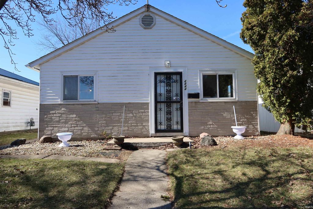 Photo of 4844 South Harrison Street, Fort Wayne, IN 46807 (MLS # 202608026)