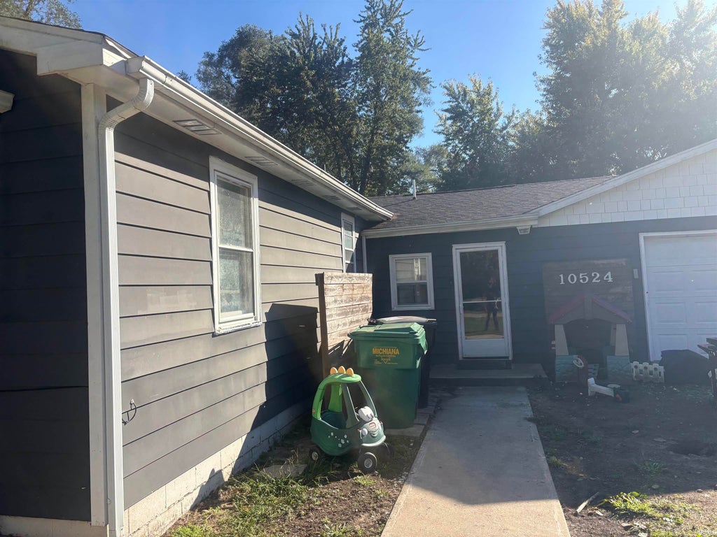 Photo of 10524 Curtis Street, Osceola, IN 46561 (MLS # 202643379)