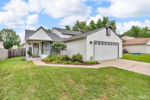 Photo of 318 Thames Avenue, Lafayette, IN 47909 (MLS # 202529358)