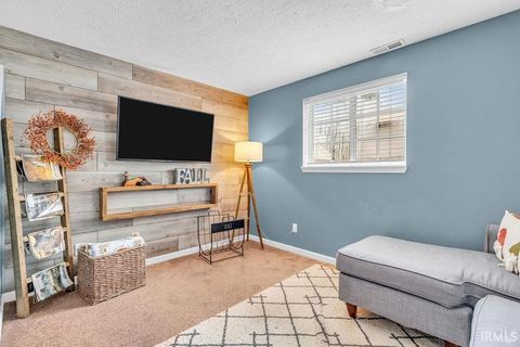 Tiny photo for 318 Thames Avenue, Lafayette, IN 47909 (MLS # 202529358)