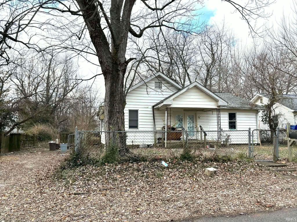 Photo of 1659 Hawthorne Avenue, Evansville, IN 47714 (MLS # 202549690)