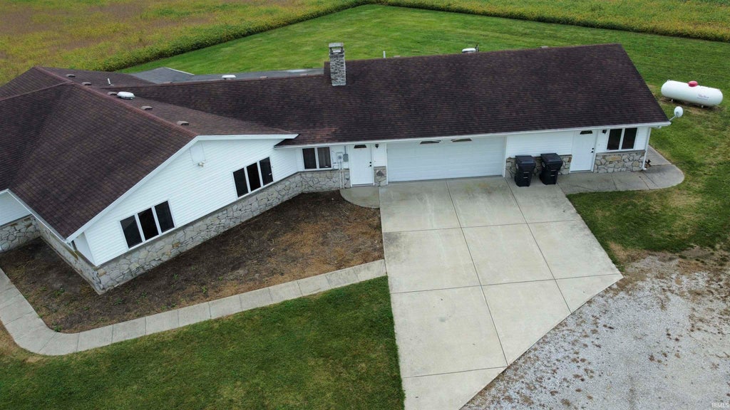 Photo of 3862 S 400 E, Hartford City, IN 47348 (MLS # 202638486)