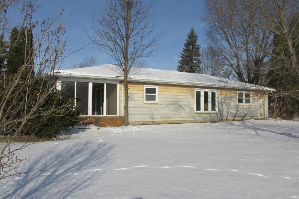 Photo of 1921 E Cardinal Drive, Albany, IN 47320 (MLS # 202549106)