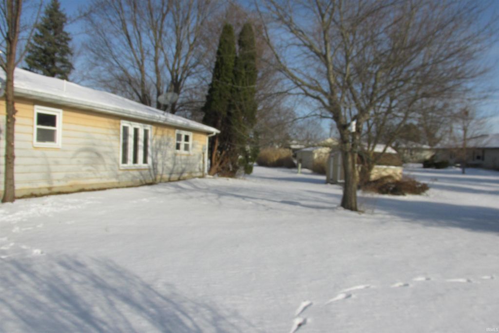 Photo of 1921 E Cardinal Drive, Albany, IN 47320 (MLS # 202549106)