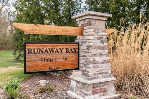 Photo of 10095 N TURKEY CREEK Road #19, Syracuse, IN 46567 (MLS # 202613089)