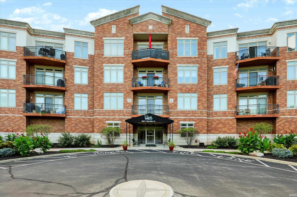 Photo of 20971 Shoreline Court #215, Noblesville, IN 46062 (MLS # 202639100)