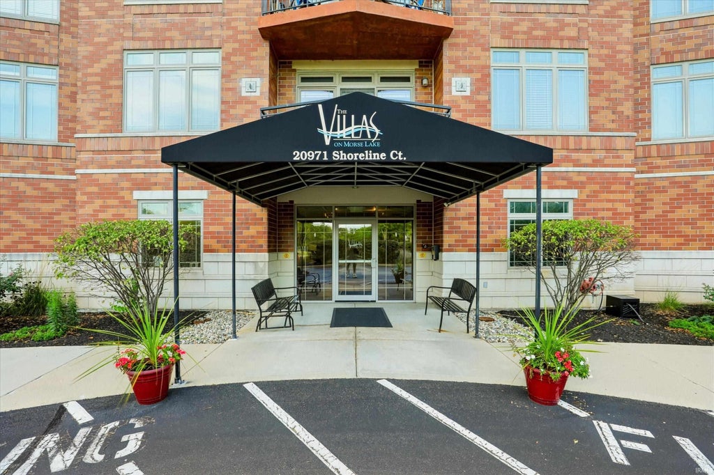 Photo of 20971 Shoreline Court #215, Noblesville, IN 46062 (MLS # 202639100)