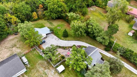 Photo of 323 E Till Road, Fort Wayne, IN 46825 (MLS # 202538447) Photo of 323 E Till Road, Fort Wayne, IN 46825 (MLS # 202538447)