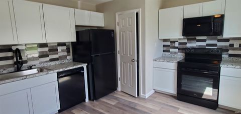 Tiny photo for 60 E 9th Street, Peru, IN 46970 (MLS # 202623537)