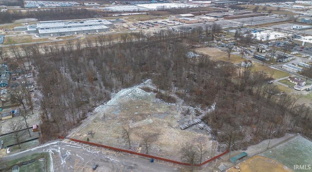 Photo of 2402 Medford Drive, Fort Wayne, IN 46803 (MLS # 202549389)