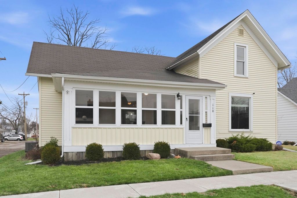 Photo of 110 Center Street, Auburn, IN 46706 (MLS # 202600989)