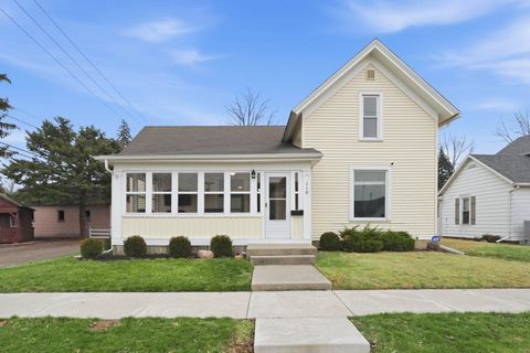 Photo of 110 Center Street, Auburn, IN 46706 (MLS # 202600989)