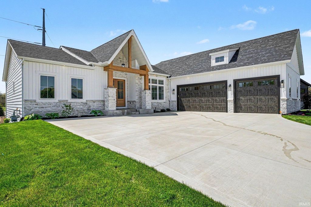 Photo of 11098 Calle Jules Court, Osceola, IN 46561 (MLS # 202620341)